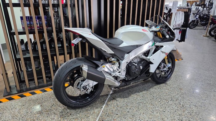 2013 Aprilia RSV4 R WHITE