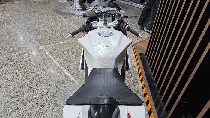 2013 Aprilia RSV4 R WHITE