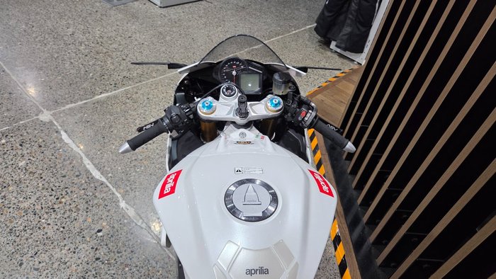 2013 Aprilia RSV4 R WHITE