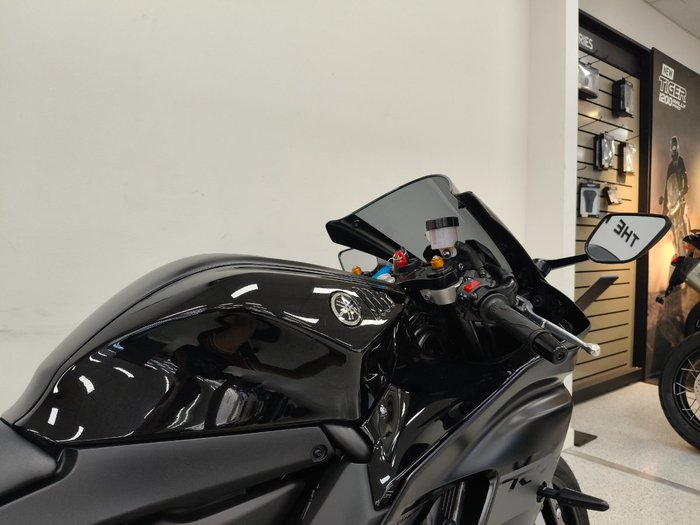 2025 YAMAHA YZF-R7LA Black