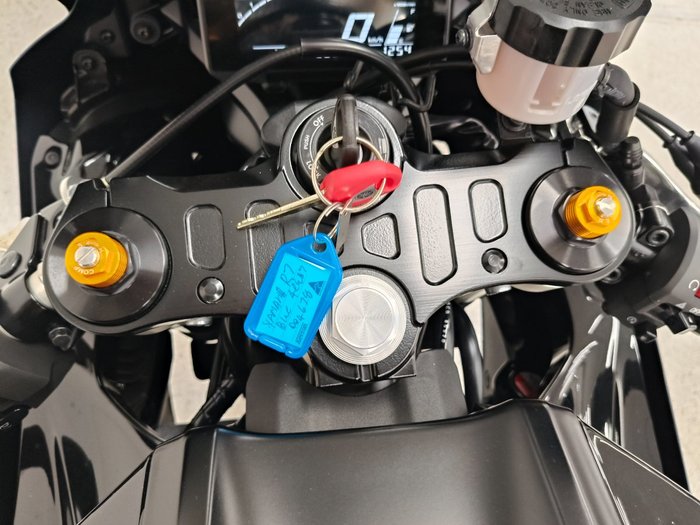 2025 YAMAHA YZF-R7LA Black