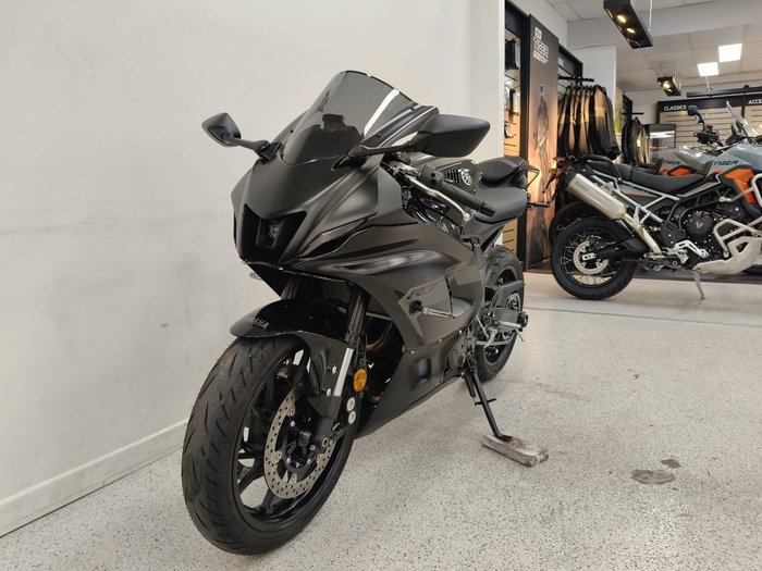 2025 YAMAHA YZF-R7LA Black