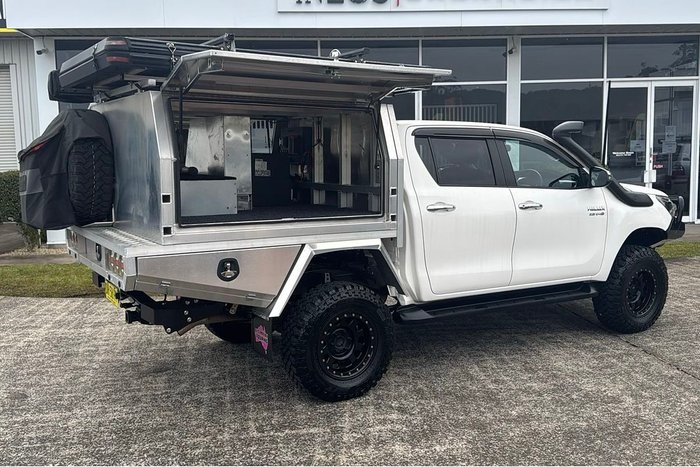 2023 Toyota Hilux SR5