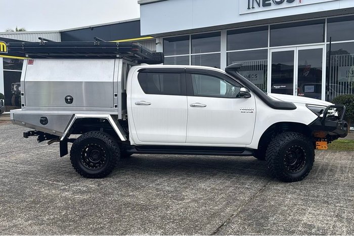 2023 Toyota Hilux SR5
