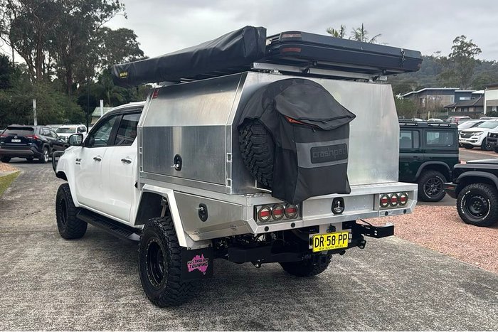 2023 Toyota Hilux SR5