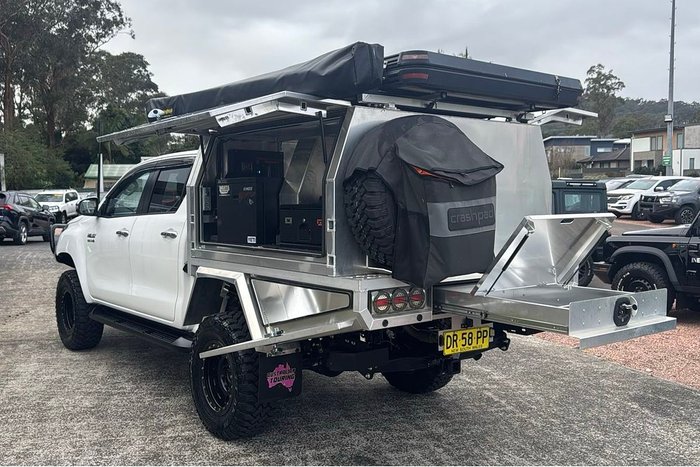 2023 Toyota Hilux SR5