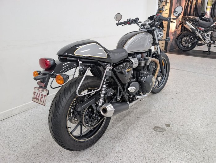 2018 Triumph STREET CUP Black