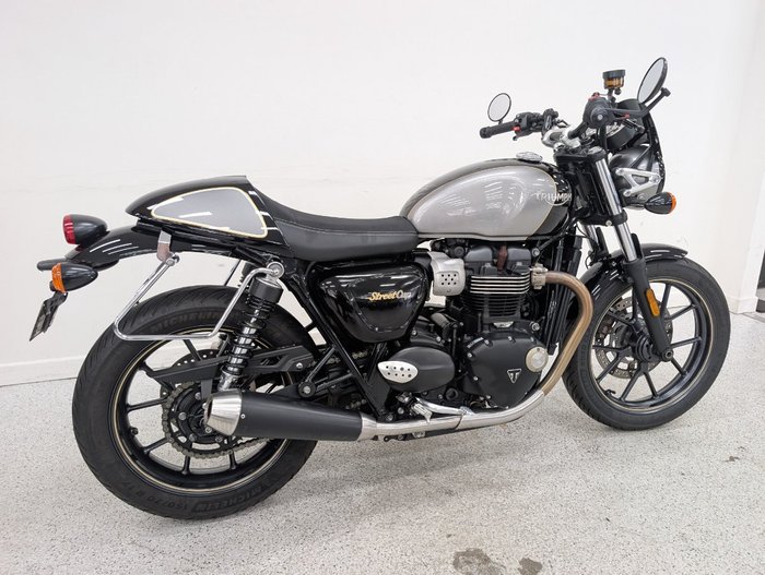 2018 Triumph STREET CUP Black