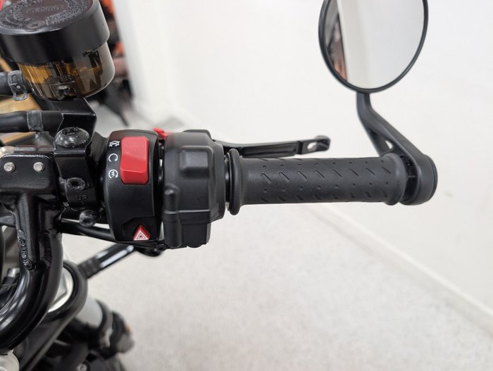 2018 Triumph STREET CUP Black