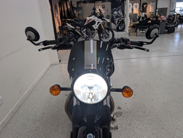 2018 Triumph STREET CUP Black