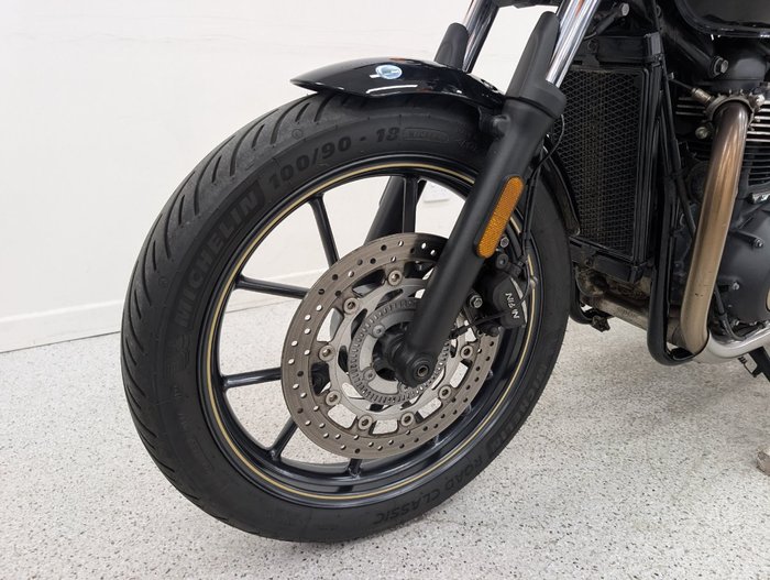 2018 Triumph STREET CUP Black