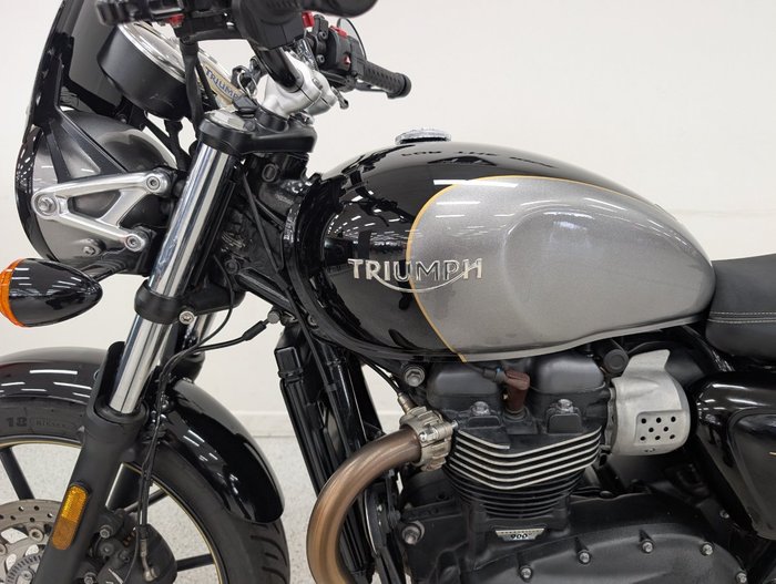 2018 Triumph STREET CUP Black