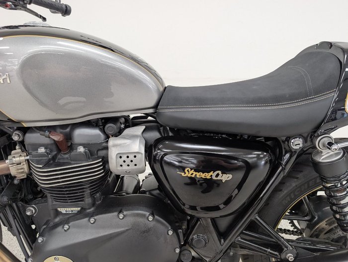 2018 Triumph STREET CUP Black