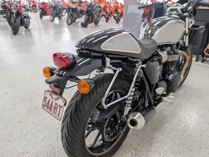 2018 Triumph STREET CUP Black