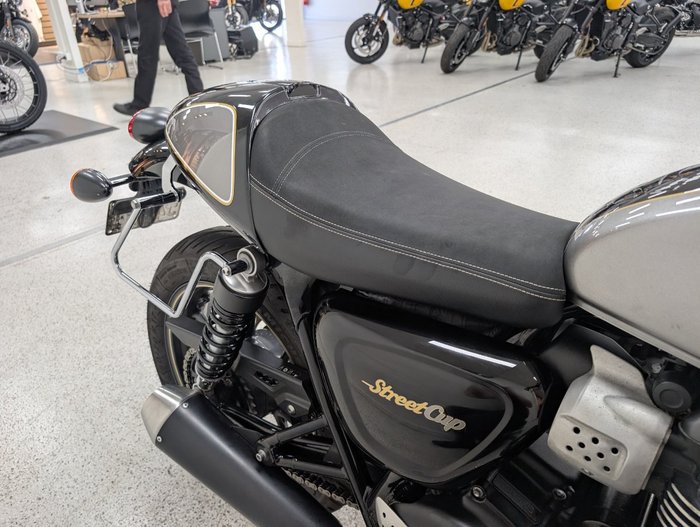 2018 Triumph STREET CUP Black