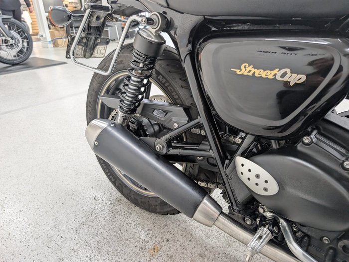 2018 Triumph STREET CUP Black