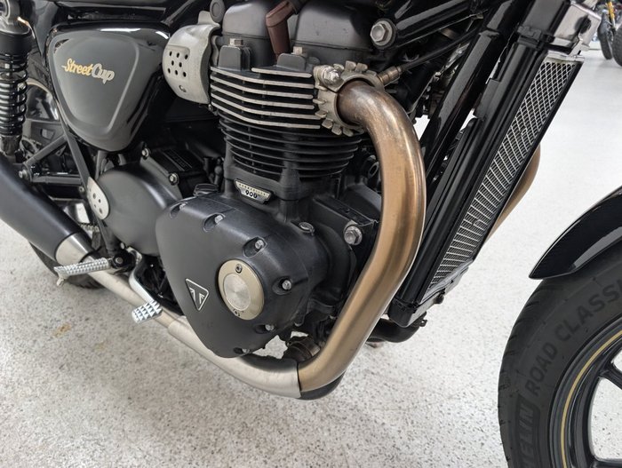 2018 Triumph STREET CUP Black