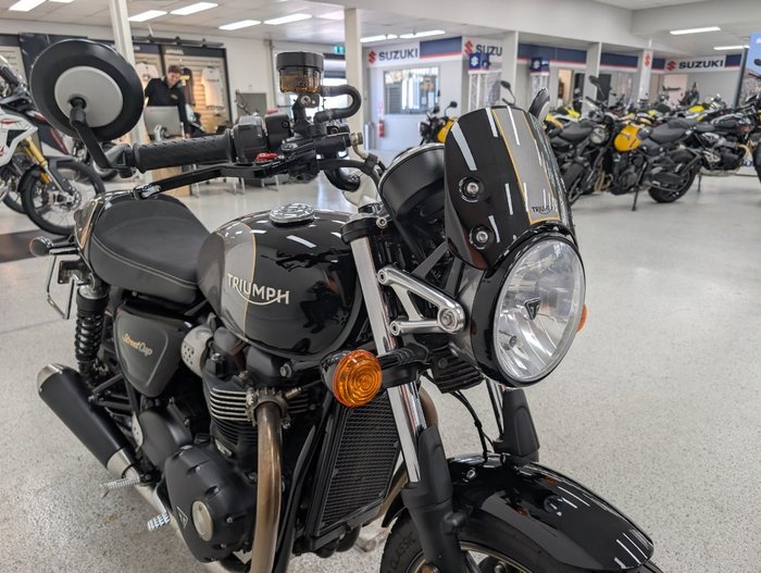 2018 Triumph STREET CUP Black
