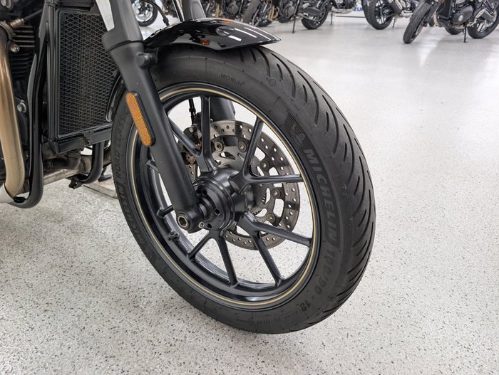 2018 Triumph STREET CUP Black