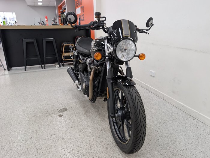 2018 Triumph STREET CUP Black