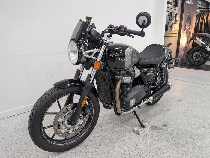 2018 Triumph STREET CUP Black