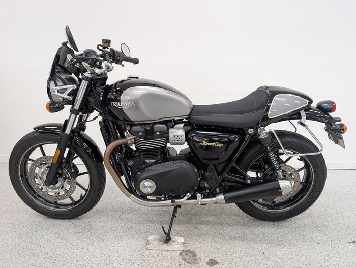 2018 Triumph STREET CUP Black