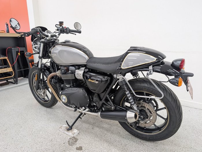 2018 Triumph STREET CUP Black