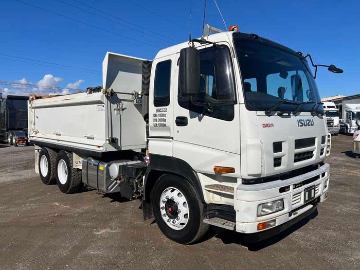 2017 Isuzu Giga