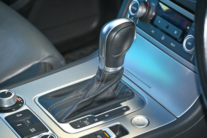 2015 Volkswagen Touareg V8 TDI R-Line