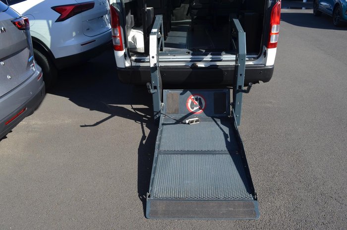 2011 Toyota Hiace Commuter
