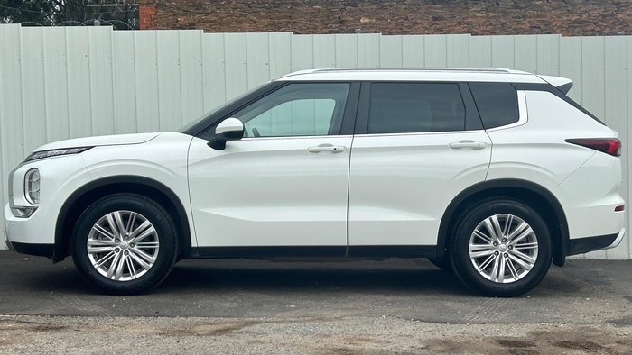 2022 Mitsubishi Outlander LS