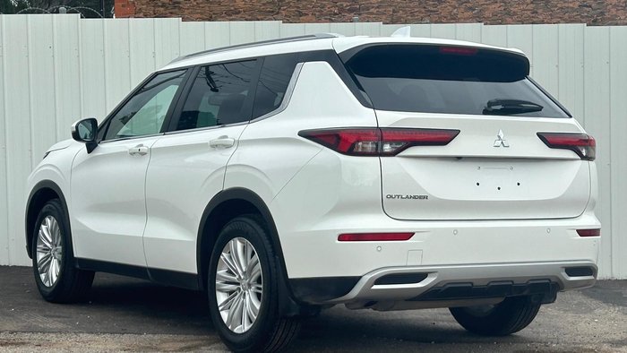2022 Mitsubishi Outlander LS