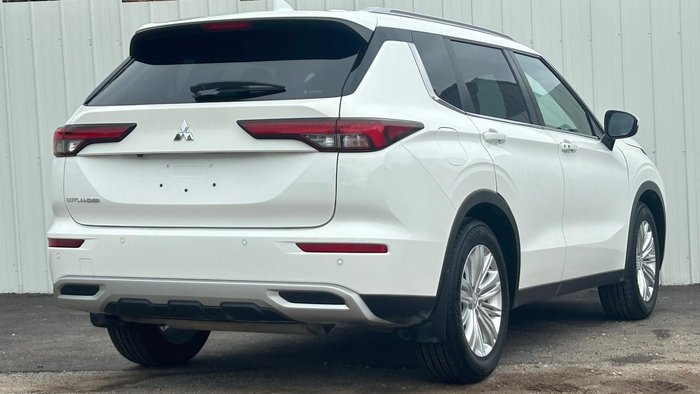 2022 Mitsubishi Outlander LS