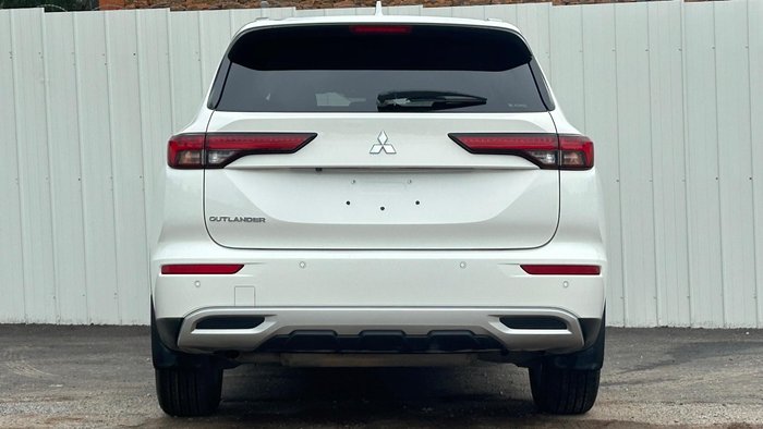 2022 Mitsubishi Outlander LS