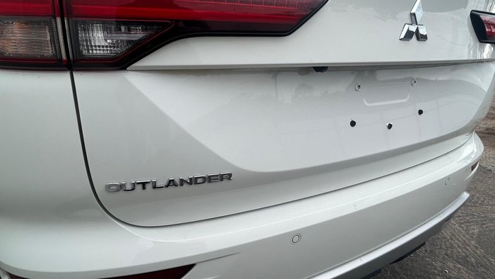 2022 Mitsubishi Outlander LS