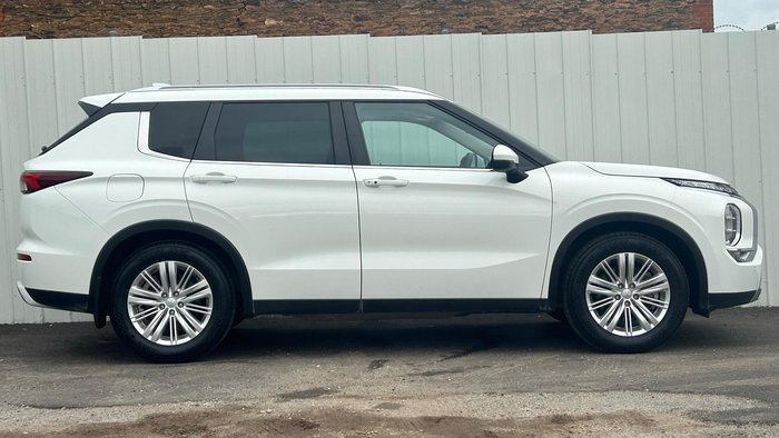 2022 Mitsubishi Outlander LS