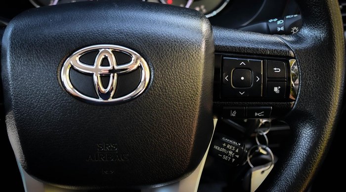 2023 Toyota Hilux SR