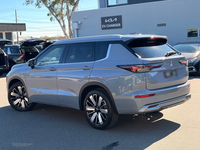 2025 Mitsubishi Outlander Exceed