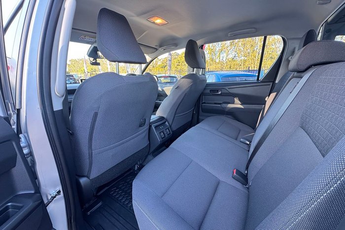 2025 Toyota Hilux SR5