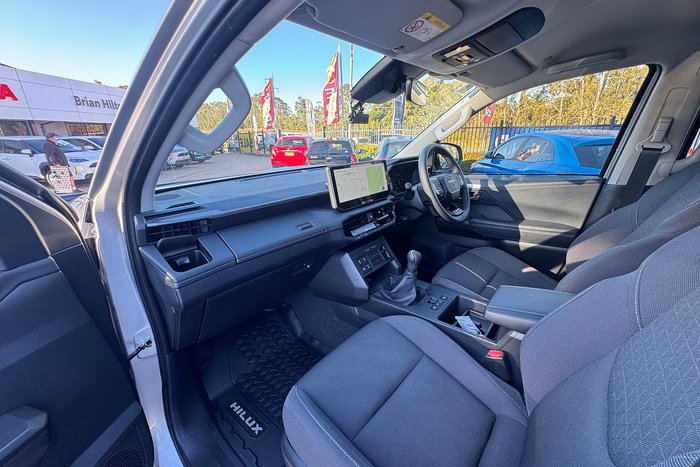 2025 Toyota Hilux SR5