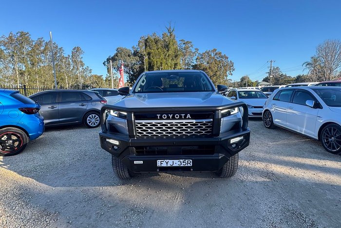 2025 Toyota Hilux SR5