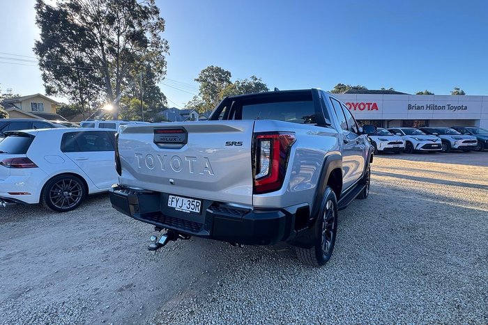 2025 Toyota Hilux SR5
