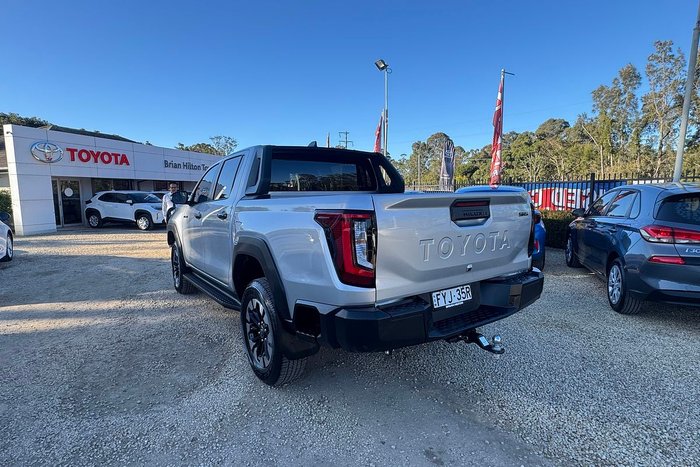 2025 Toyota Hilux SR5
