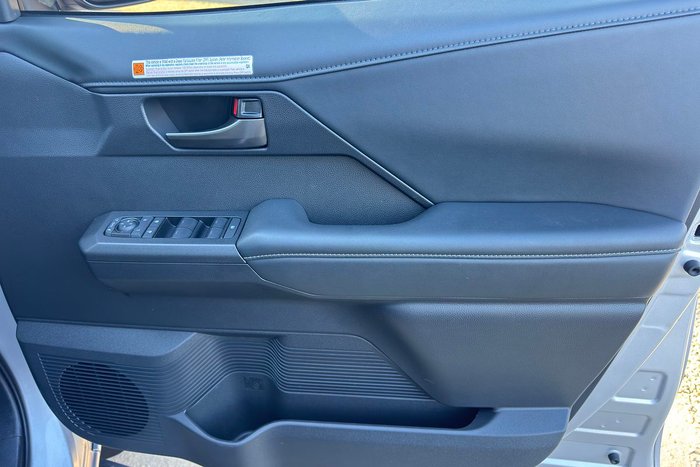 2025 Toyota Hilux SR5