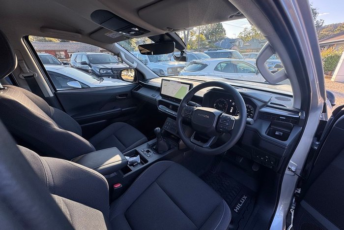 2025 Toyota Hilux SR5