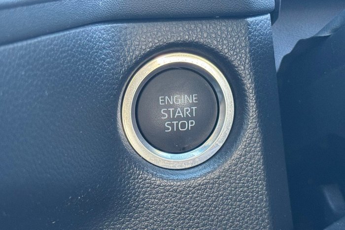 2025 Toyota Hilux SR5