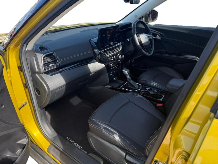 2025 Mahindra XUV3XO AX7L