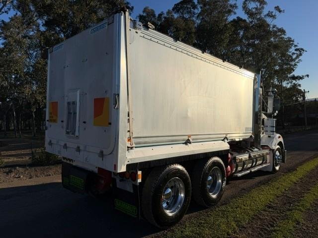 2011 Kenworth T400 Series T409SAR