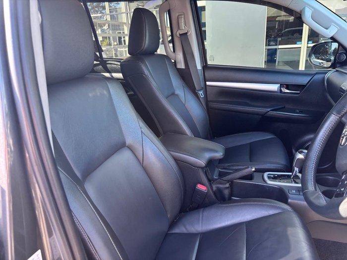 2021 Toyota Hilux SR5