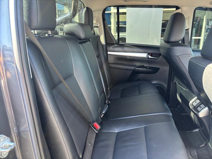 2021 Toyota Hilux SR5